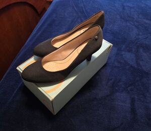 Life Stride Classic Black Heels